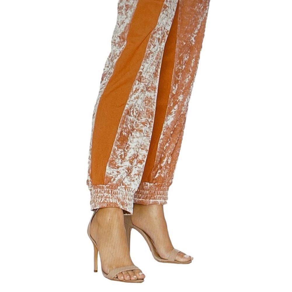 We are HAH 1 track mind pants in Rose
Crushed Velvet.Size S - Picture 4 of 14